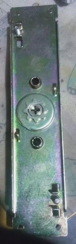 卷簾門門鎖的內(nèi)部構(gòu)造（三把十字鑰匙，機(jī)械式，九）