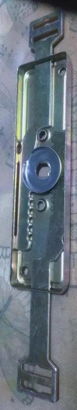 卷簾門門鎖的內(nèi)部構(gòu)造（三把十字鑰匙，機(jī)械式，九）