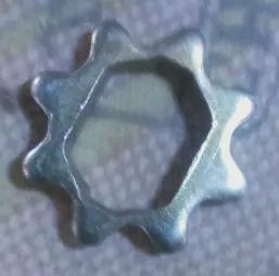 卷簾門門鎖的內(nèi)部構(gòu)造（三把十字鑰匙，機(jī)械式，九）