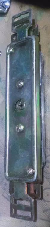 卷簾門門鎖的內(nèi)部構(gòu)造（三把十字鑰匙，機(jī)械式，九）