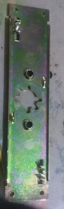 卷簾門門鎖的內(nèi)部構(gòu)造（三把十字鑰匙，機(jī)械式，九）